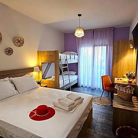 Niriides Boutique Hotell 3*