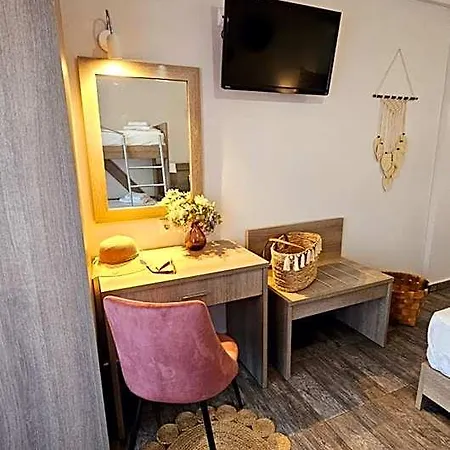 Hotel Niriides Boutique Vrasná