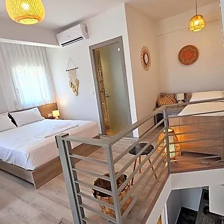 Hotel Niriides Boutique Vrasná